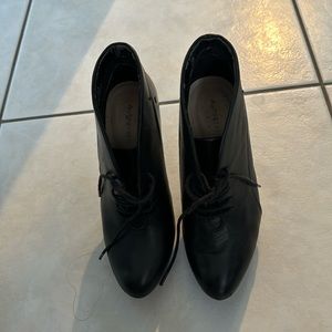 Black boots fits like 6.5